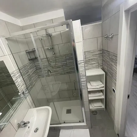 House * Νάπολη